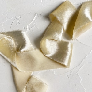 VANIGLIA - nastro di velluto di seta strappato a mano giallo pallido nastro di velluto neutro nastro per inviti di bouquet da sposa nastro giallo