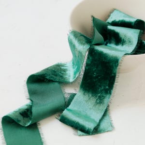 ESMERALDA - fita de veludo de seda tingida à mão verde, fita de veludo esmeralda, fita para guirlandas de natal, buquês de casamento, embrulhos de presentes