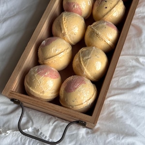 Honeysuckle Bath Bomb - floral fragrance Natural Handmade Bath Bomb, Relaxing Aromatherapy, Moisturizing Bath Fizzy, Made in US homemade