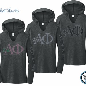Camiseta com capuz com letras Alpha Phi
