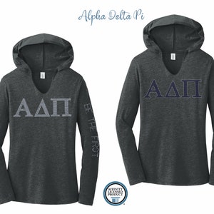 Camiseta con capucha ADP Alpha Delta Pi Letters