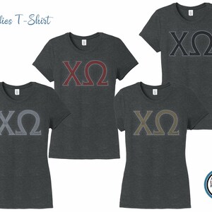Camiseta feminina com letras Chi Omega