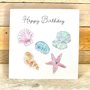 d'anniversaire personnalisée en forme de coquillage | carte d'anniversaire pour elle, carte d'art côtière, illustration côtière, carte pour elle, carte personnalisable