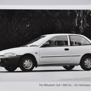 Grande foto Mitsubishi Colt 1300 (foto stampa auto foto motore auto brochure concessionaria vecchio giapponese GLi 12V)