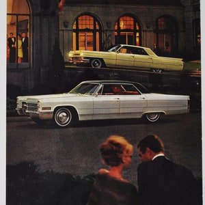 Annuncio di un'auto del 1964 e del 1966 Cadillac Sedan De Ville (vecchia foto classica dell'azienda di motori, brochure pubblicitaria, poster della concessionaria GM US auto USA)