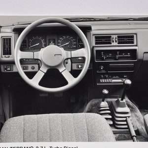 写真 1989 日産テラノ 2.7L ターボ ディーゼル (自動車プレス写真、画像、自動車会社、販売店、パンフレット、印刷物、古い自動車、日本の SUV)