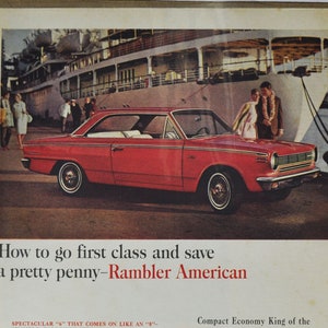 Grande pubblicità per auto 1965 AMC Rambler American (American Motors Company, pubblicità fotografica d'epoca classica, rivenditore di ricambi USA Classic Ambassador 6 six)