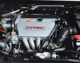 Foto 2003 Der 2,4 L-Motor (Autopresse Fotografie Bild Autohersteller Luxus händler Broschüre Verkaufsposter Druck japanisches Auto)