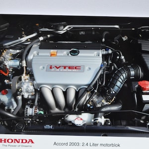 Foto 2003 Der 2,4 L-Motor (Autopresse Fotografie Bild Autohersteller Luxus händler Broschüre Verkaufsposter Druck japanisches Auto)