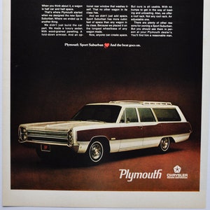 Grote autoadvertentie 1968 Plymouth Sport Suburban Wagon (motorbedrijf chrysler oude klassieke fotoadvertentie gedrukte onderdelenbrochure belvedere auto)