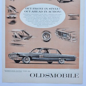 Pubblicità di un'auto di grandi dimensioni, Oldsmobile 98 del 1962 (GM General Motors Company, pubblicità fotografica classica d'epoca, brochure stampata, concessionario Olds Auto Holiday)