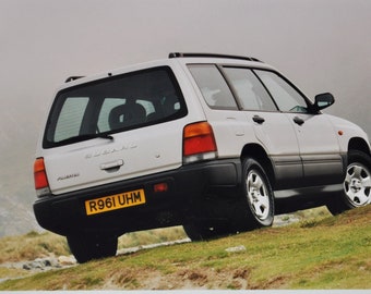 Großes Foto Subaru Forester 2.0 AWD GLS (Autopresse Fotografie Bild Motor unternehmen Luxus Broschüre Druck Poster japanisches suv crossover)