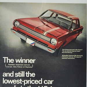 Grande pubblicità per auto 1966 AMC Rambler American 220 (American Motors Company, pubblicità fotografica classica, vecchia, parti, brochure stampata, concessionario, motore USA)