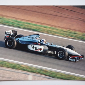 Grande foto Mercedes Benz Formula 1 (foto stampa auto foto auto auto azienda lusso brochure vecchio lusso tedesco McLaren grand prix)