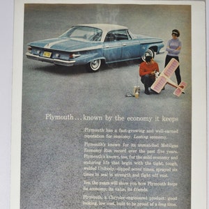 Grote autoadvertentie Plymouth (autobedrijf chrysler oude klassieke fotoadvertentie onderdelen gedrukte brochure dealer dealergarage VS VS)