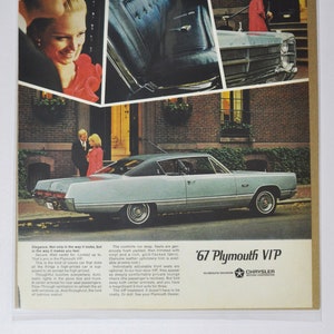 Grande pubblicità per auto 1967 Plymouth VIP (azienda automobilistica Chrysler vecchia pubblicità fotografica classica parti brochure stampata concessionario concessionaria auto garage)