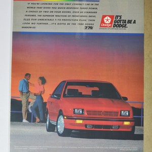 Grote autoadvertentie 1988 Dodge Shadow ES (autobedrijf klassieke oude fotoadvertentie onderdelen gedrukte brochure dealer amerika chrysler auto us)