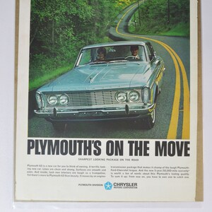 Grande pubblicità per auto 1963 Plymouth (azienda automobilistica Chrysler vecchia pubblicità fotografica classica parti brochure stampata concessionario concessionaria garage US Valiant)