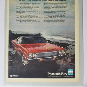 Grote autoadvertentie 1973 Plymouth Fury (autobedrijf chrysler oude klassieke fotoadvertentie onderdelen gedrukte brochure dealer dealer autogarage)