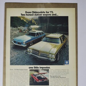 Pubblicità di un'auto di grandi dimensioni del 1973 Oldsmobile Custom / Vista-Cruiser / Omega Hatchback (vecchia pubblicità fotografica della GM General Motors, Olds Station Wagon)
