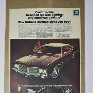 Pubblicità di un'auto di grandi dimensioni Oldsmobile Cutlass Hardtop (GM General Motors, pubblicità fotografica classica di vecchia data, parti, brochure stampata, Olds Auto Rocket Toronto)