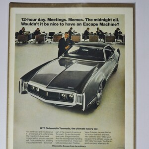 Grande pubblicità per auto Oldsmobile Toronado del 1970 (GM General Motors, pubblicità fotografica classica d'epoca, parti, brochure stampata, Olds Auto Rocket Action USA)