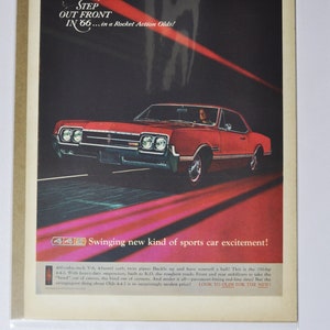 Pubblicità di auto di grandi dimensioni 1966 Oldsmobile 4-4-2 442 (GM General Motors, pubblicità fotografica classica di vecchia data, brochure stampata di ricambi, Olds Auto F-85 convertibile)
