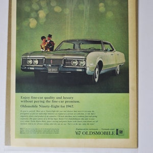 Pubblicità di un'auto di grandi dimensioni, Oldsmobile Ninety-Eight del 1967 (vecchia pubblicità fotografica classica della società GM, brochure stampata di ricambi, concessionario Super Rocket degli Stati Uniti, Oldsmobile Ninety-Eight del 1967)