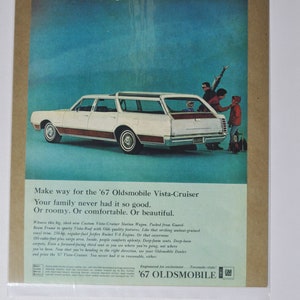 Grote autoadvertentie 1967 Oldsmobile Vista-Cruiser (GM General Motors klassieke oude fotoadvertentie onderdelen brochure gedrukt olds auto stationwagen)