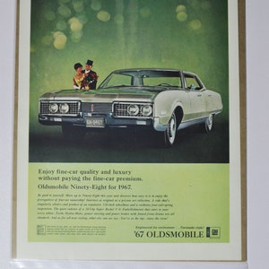 Pubblicità di un'auto di grandi dimensioni, Oldsmobile Ninety-Eight del 1967 (vecchia pubblicità fotografica classica della società GM, brochure stampata di ricambi, concessionario Super Rocket degli Stati Uniti, Oldsmobile Ninety-Eight del 1967)