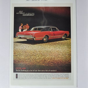 Grote autoadvertentie 1966 Oldsmobile Cutlass Sports Coupe (GM bedrijf klassieke oude fotoadvertentie onderdelen brochure gedrukt olds toronado geïnspireerd)