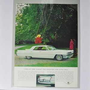 Pubblicità di auto di grandi dimensioni Cadillac (azienda automobilistica classica vecchia foto pubblicità parti stampa brochure GM General Motors concessionario concessionaria lusso USA US)