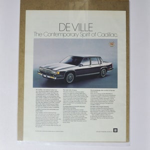 Grote autoadvertentie Cadillac De Ville DeVille (autobedrijf klassieke oude fotoadvertentie onderdelen brochure gedrukt GM General Motors-dealermotor)