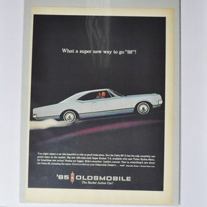 Grande pubblicità per auto 1965 Oldsmobile Delta 88 (GM General Motors, pubblicità fotografica classica, parti, brochure stampata, Olds Auto Rocket Action USA)