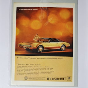Grote autoadvertentie 1967 Oldsmobile Toronado (GM General Motors klassieke oude fotoadvertentie onderdelen gedrukte brochure olds auto raketactie VS)