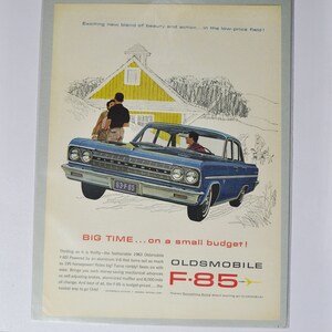 Grote autoadvertentie 1963 Oldsmobile F-85 (GM General Motors klassieke oude fotoadvertentie onderdelen gedrukte brochure olds auto raket actie dealer VS)