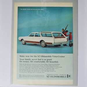 Grote autoadvertentie 1967 Oldsmobile Vista-Cruiser (GM General Motors klassieke oude fotoadvertentie onderdelen brochure gedrukt olds auto stationwagen)