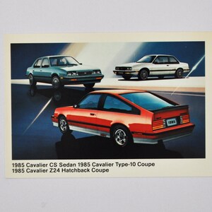 シボレー ポストカード - 1985 キャバリエ CS セダン / タイプ 10 クーペ / Z24 (自動車ディーラーの自動車販売店のポストカード広告、旧ゼネラルモーターズ GM)