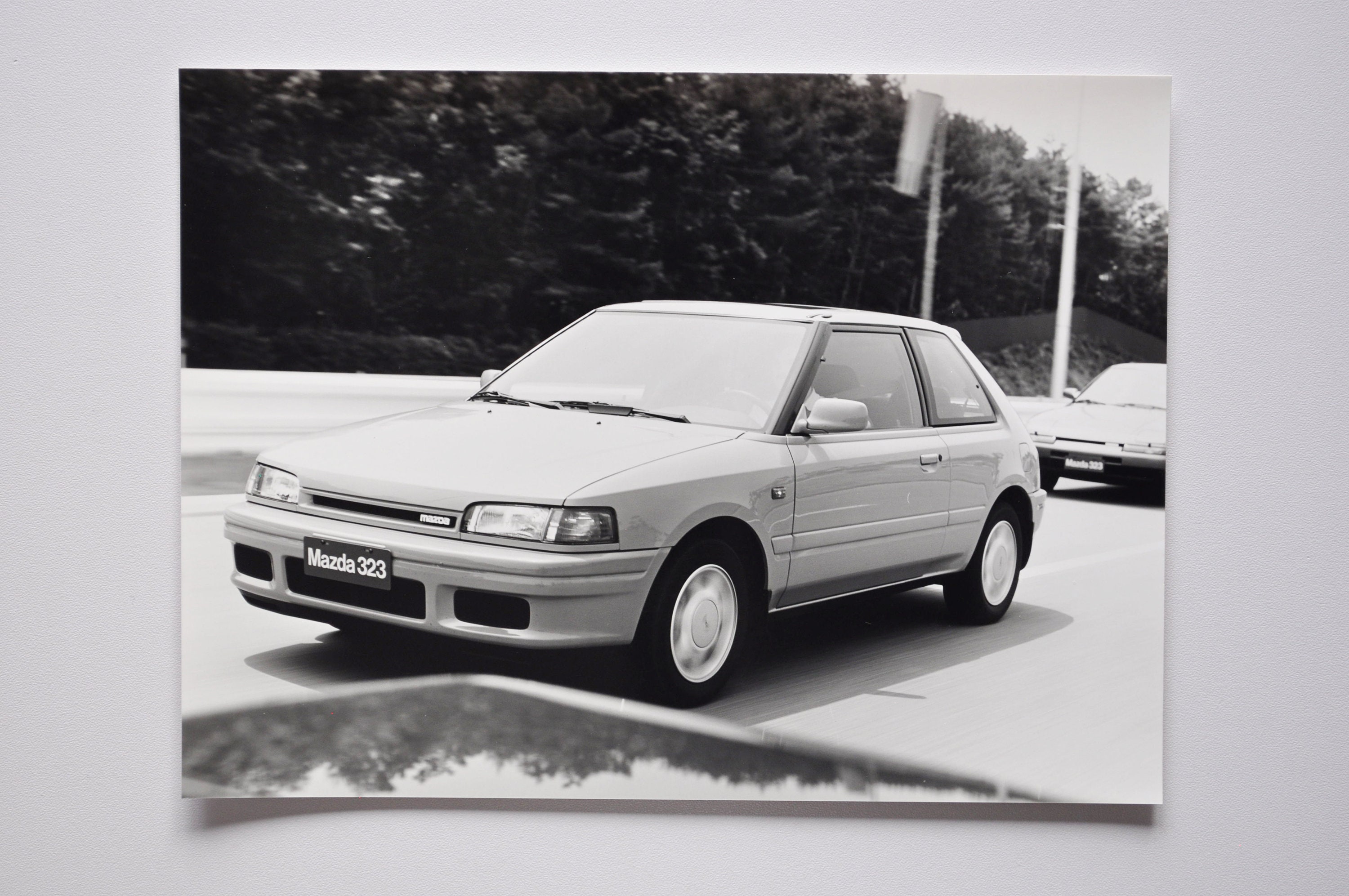 Large Photo Mazda 323 (car Press Photograph Picture Motor Company