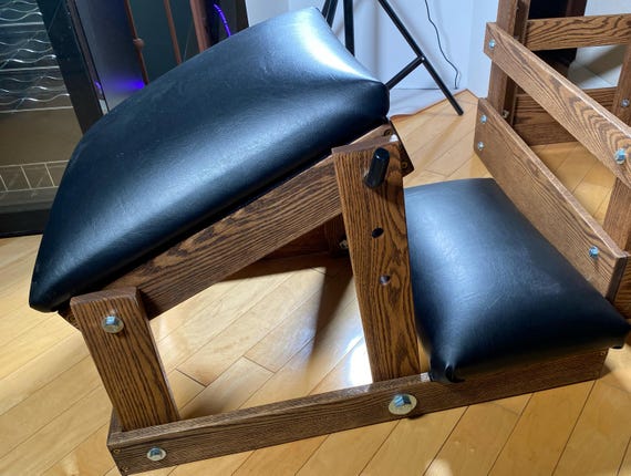 Әйелі күйеуінің жыныс мүшесін сүйеді