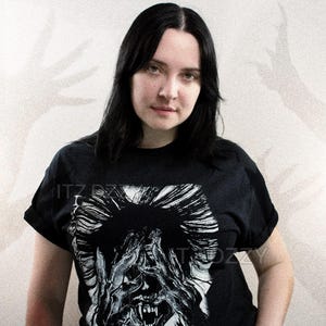 ItzDzzy | The Turning | T-Shirt
