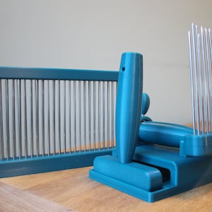 Wool Comb and Hackle Set: Stainless Steel Tines, Storage Holder