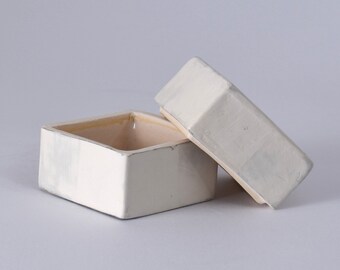 Ceramic ring box, light gray