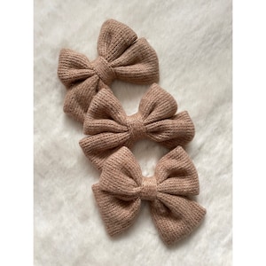 Knitted hair clip