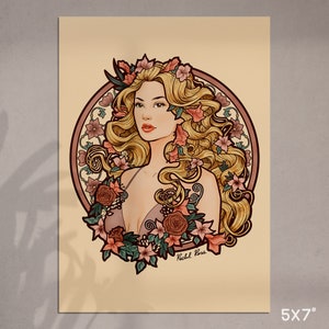 以下が含まれることがあります： 金髪の女性が花冠をかぶっているデジタルイラスト。彼女はピンクのドレスを着ており、花に囲まれています。この作品はアールヌーボー様式で、「レイチェル・ロス」の署名があります。