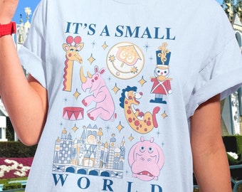Es ist ein Small World Icons T-Shirt