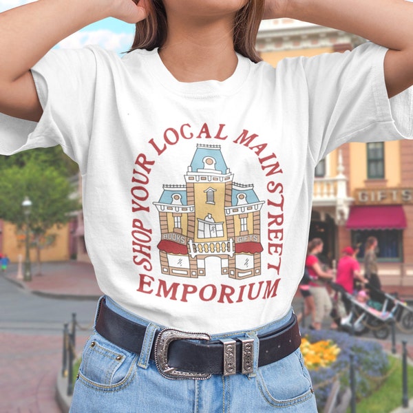 Koop je lokale Main Street Emporium T-shirt