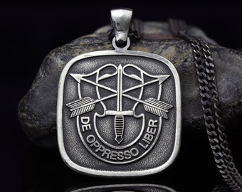 De Oppresso Liber Necklace , Special forces mens pendant , Us Army veteran men Necklace , Green beret Pendant , Gift for soldier