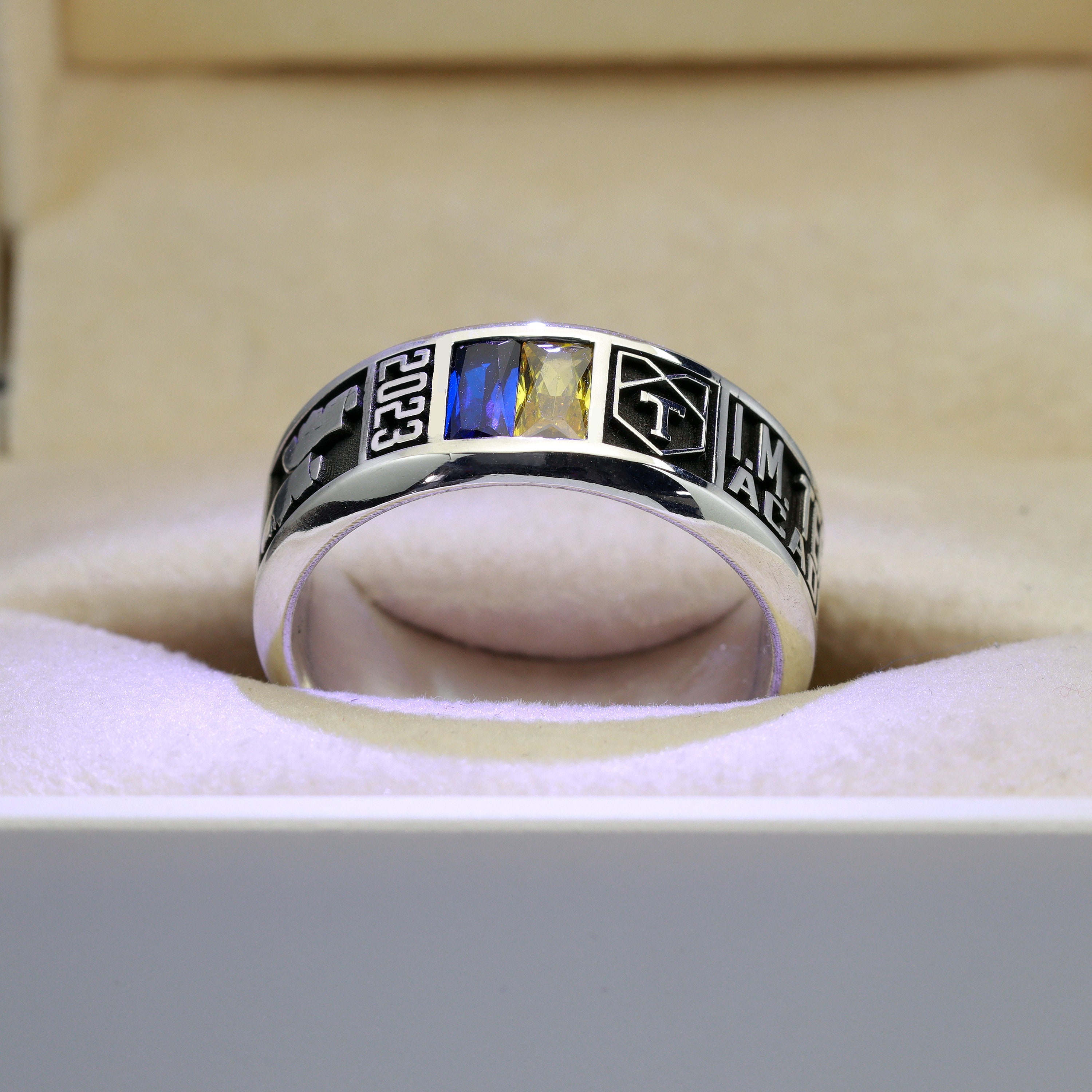 Custom Class Ring , College Class Band , University