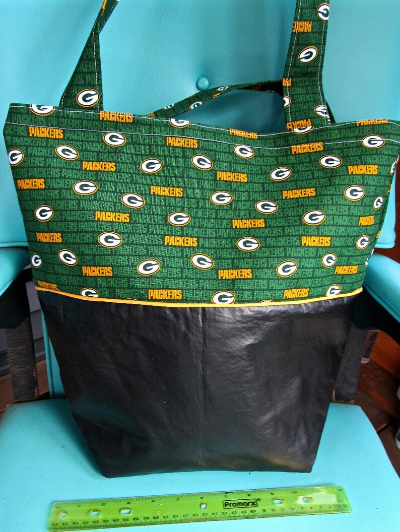 Green Bay Packers Vinyl-Bottom Team Tote Bag